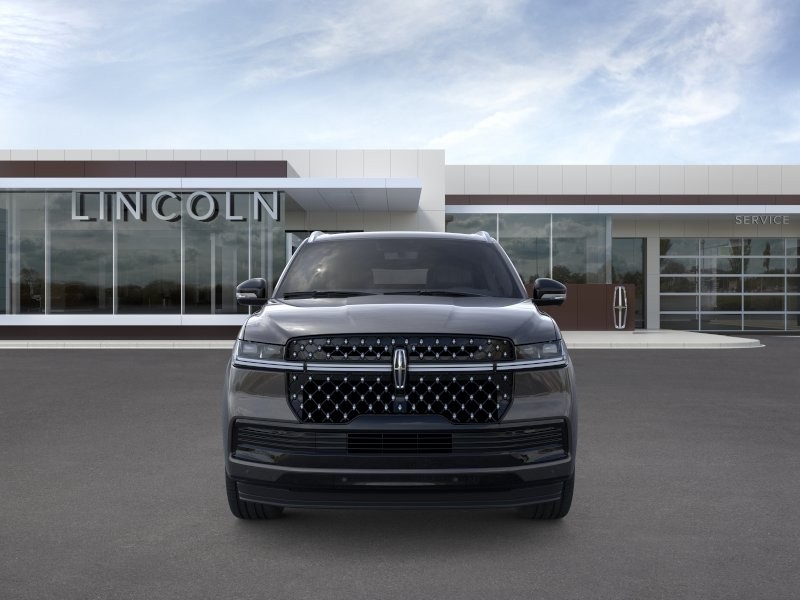 Lincoln Navigator Vehicle Full-screen Gallery Image 06