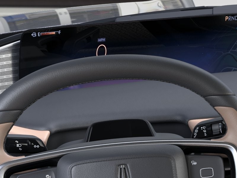 Lincoln Navigator Vehicle Full-screen Gallery Image 13