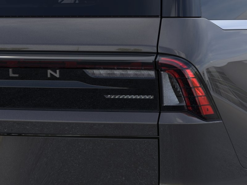 Lincoln Navigator Vehicle Full-screen Gallery Image 21