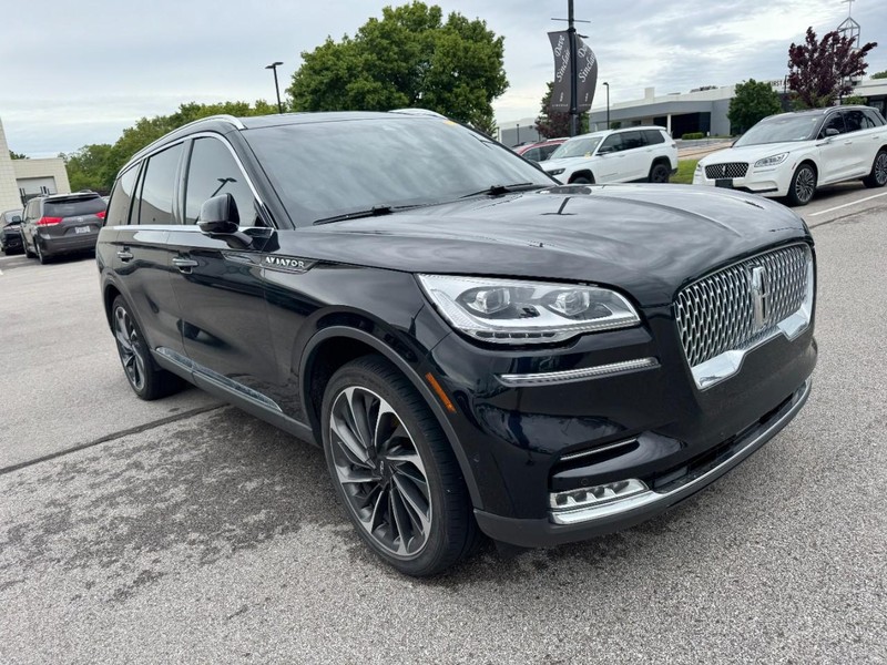 Lincoln Aviator Vehicle Full-screen Gallery Image 03