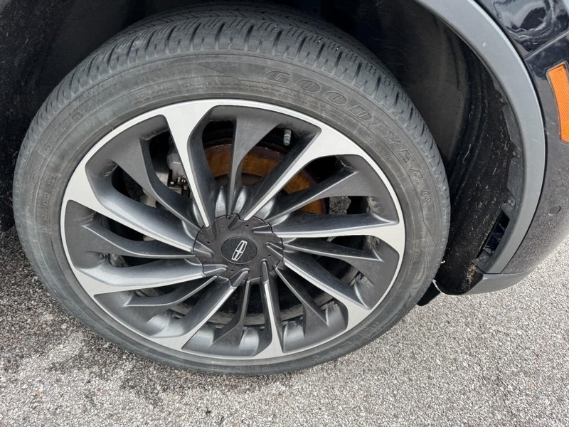 Lincoln Aviator Vehicle Full-screen Gallery Image 04