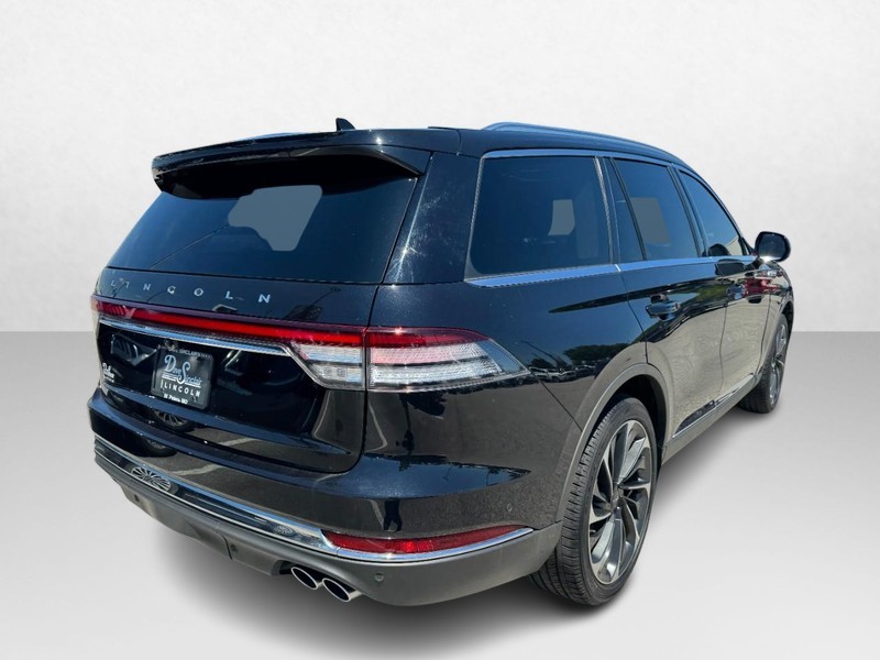 Lincoln Aviator Vehicle Full-screen Gallery Image 05