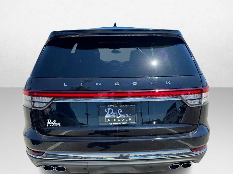 Lincoln Aviator Vehicle Full-screen Gallery Image 06