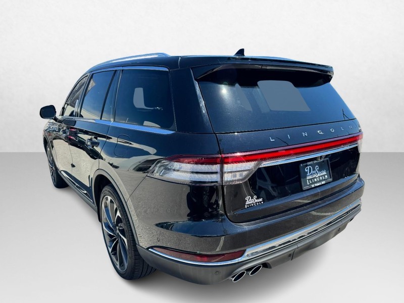 Lincoln Aviator Vehicle Full-screen Gallery Image 07