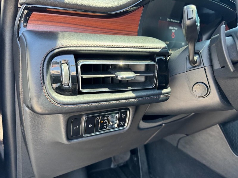 Lincoln Aviator Vehicle Full-screen Gallery Image 14