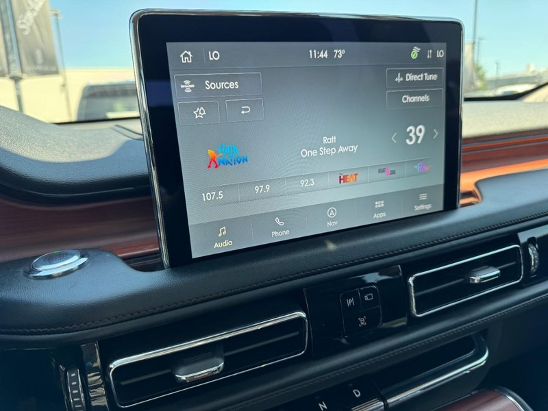 Lincoln Aviator Vehicle Full-screen Gallery Image 16