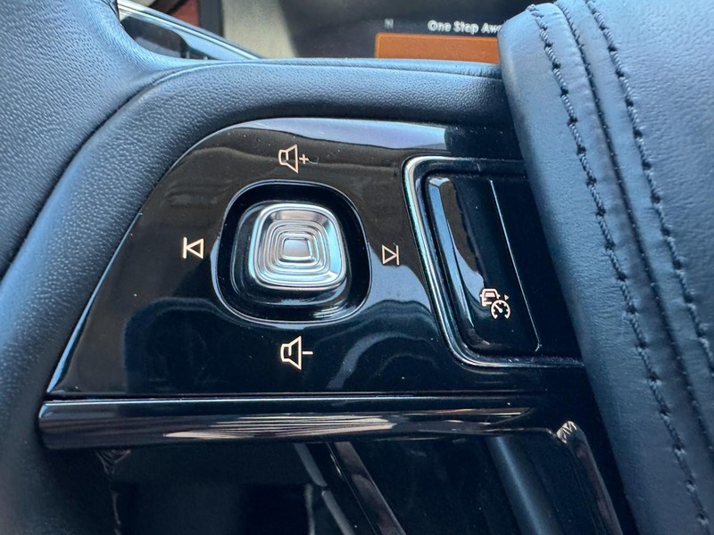 Lincoln Aviator Vehicle Full-screen Gallery Image 18