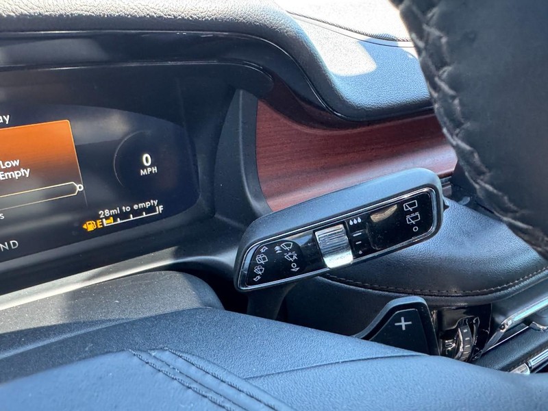 Lincoln Aviator Vehicle Full-screen Gallery Image 21