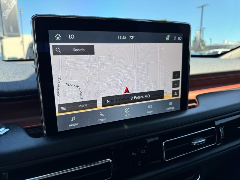 Lincoln Aviator Vehicle Full-screen Gallery Image 23