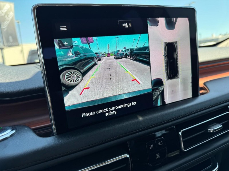 Lincoln Aviator Vehicle Full-screen Gallery Image 24