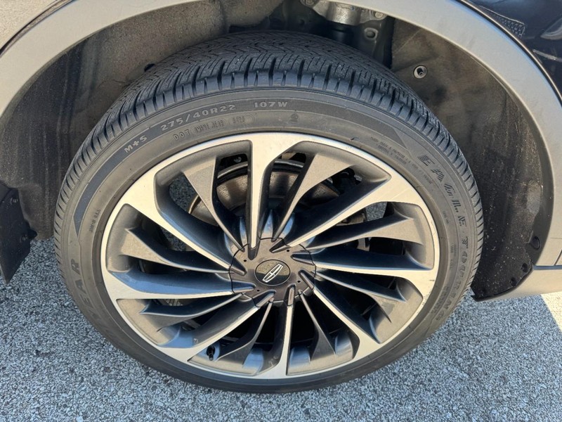 Lincoln Aviator Vehicle Full-screen Gallery Image 27