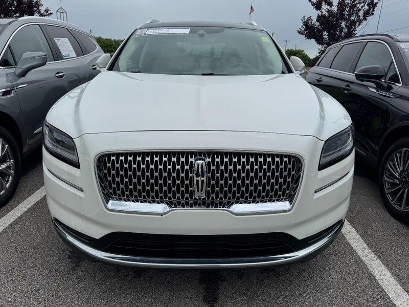 Lincoln Nautilus Vehicle Full-screen Gallery Image 02