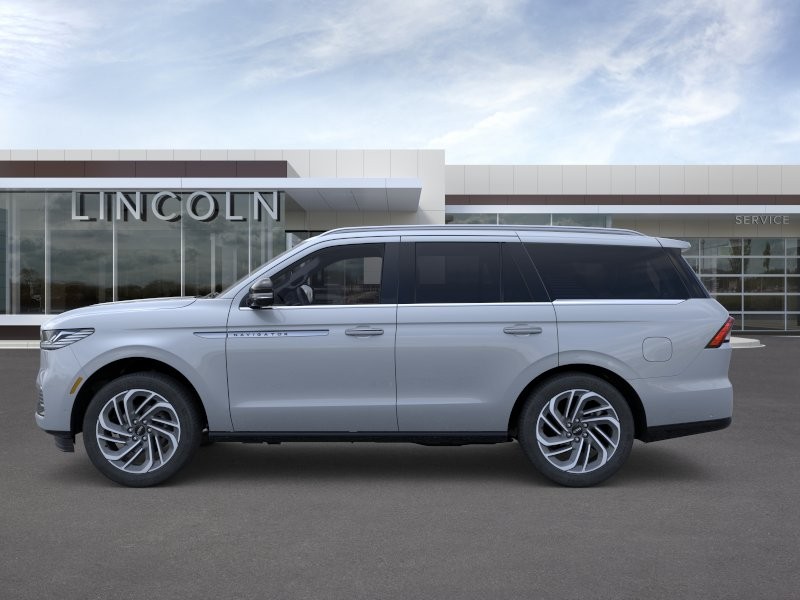 Lincoln Navigator Vehicle Full-screen Gallery Image 03