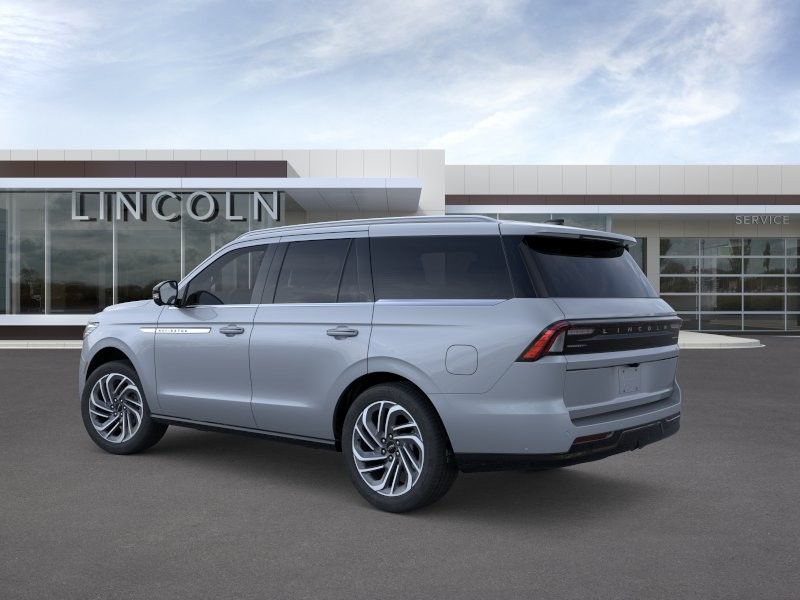 Lincoln Navigator Vehicle Full-screen Gallery Image 04