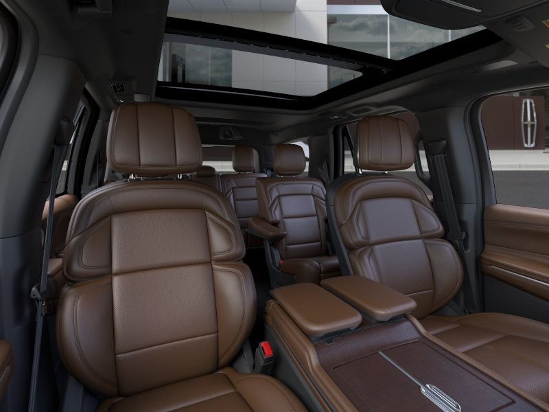 Lincoln Navigator Vehicle Full-screen Gallery Image 10