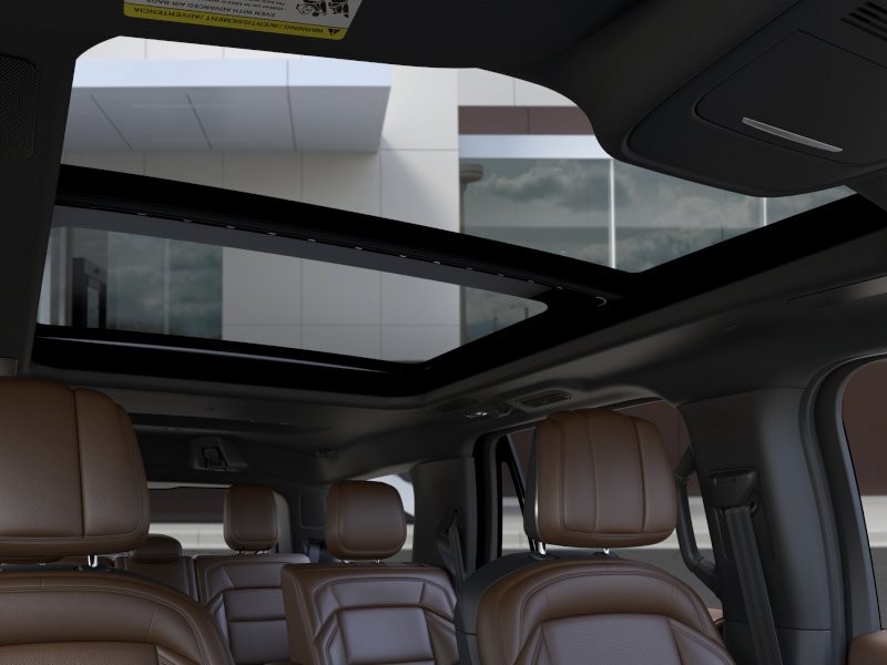 Lincoln Navigator Vehicle Full-screen Gallery Image 21