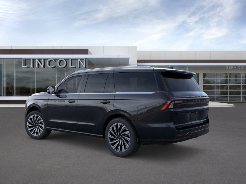 Lincoln Navigator Vehicle Full-screen Gallery Image 04