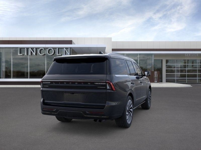Lincoln Navigator Vehicle Full-screen Gallery Image 08