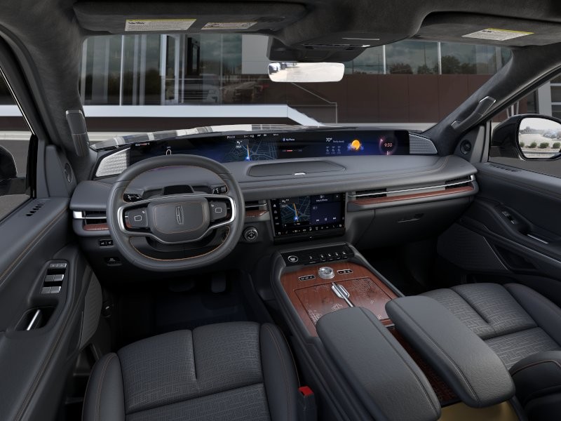 Lincoln Navigator Vehicle Full-screen Gallery Image 09