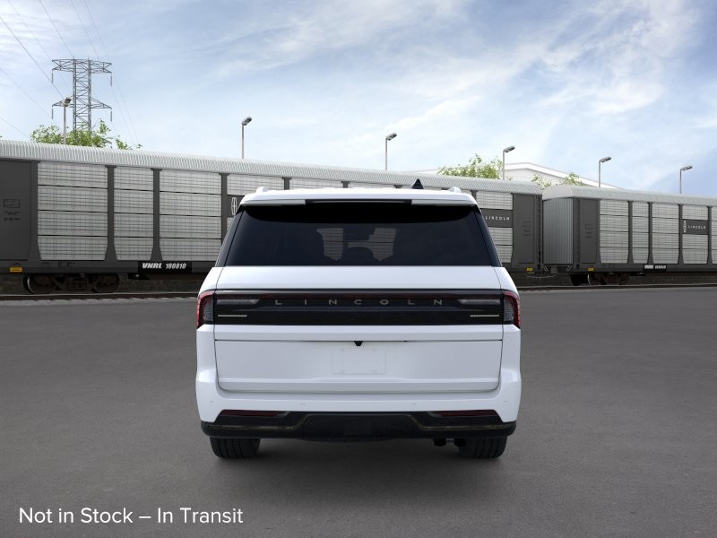 Lincoln Navigator L Vehicle Full-screen Gallery Image 05