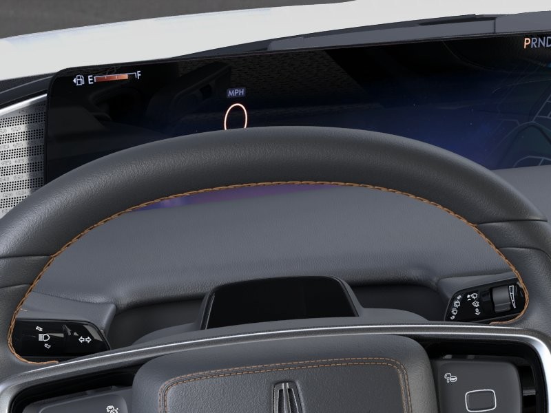 Lincoln Navigator L Vehicle Full-screen Gallery Image 13