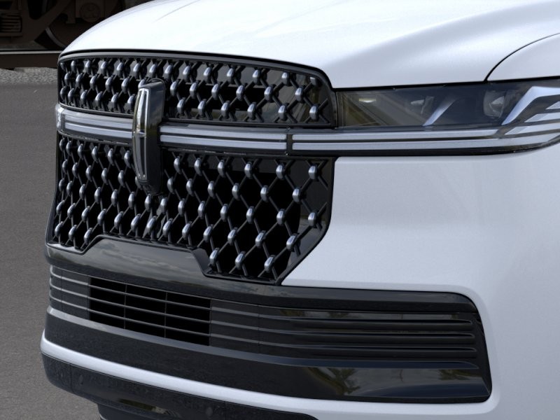 Lincoln Navigator L Vehicle Full-screen Gallery Image 17