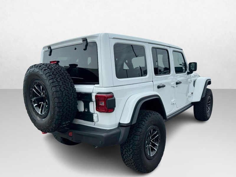 Jeep Wrangler Vehicle Full-screen Gallery Image 05