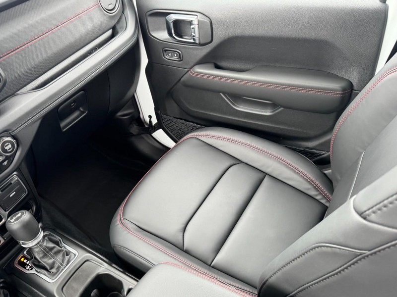 Jeep Wrangler Vehicle Full-screen Gallery Image 11