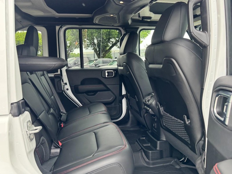 Jeep Wrangler Vehicle Full-screen Gallery Image 13