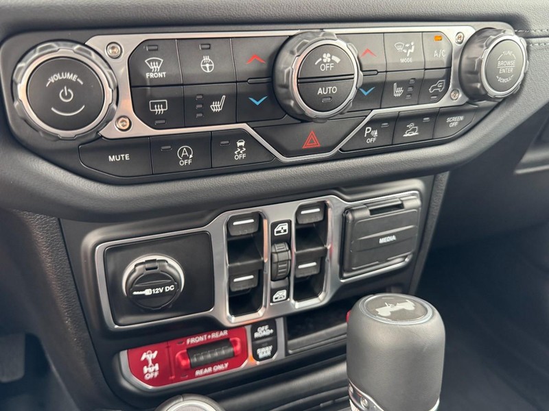 Jeep Wrangler Vehicle Full-screen Gallery Image 17
