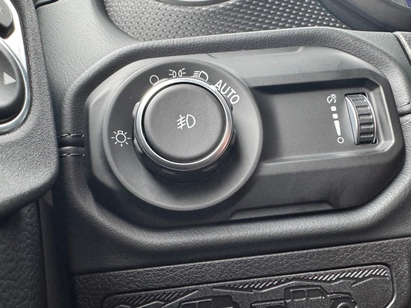 Jeep Wrangler Vehicle Full-screen Gallery Image 22