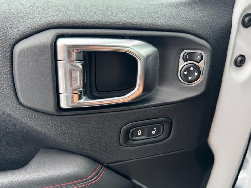 Jeep Wrangler Vehicle Full-screen Gallery Image 25