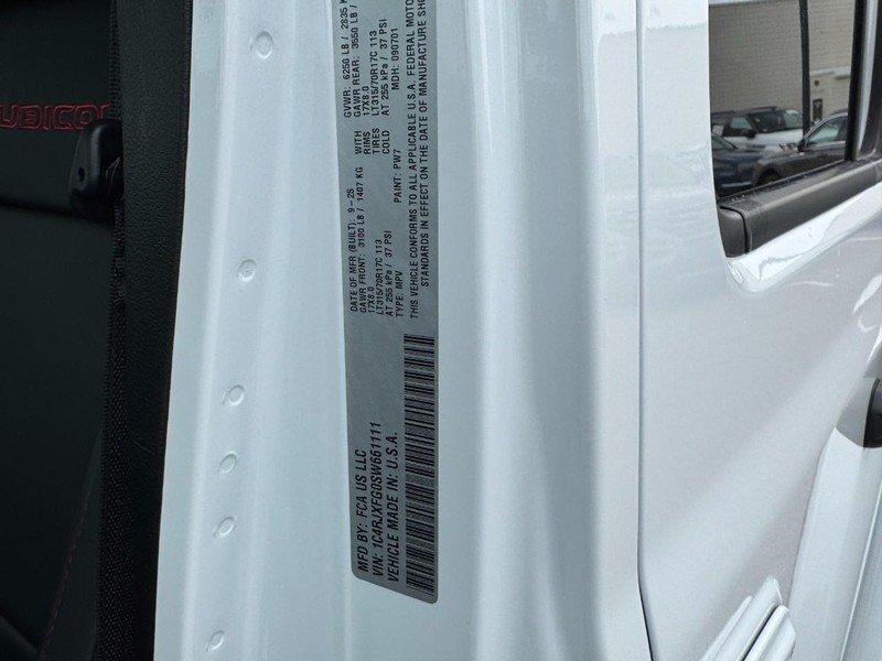 Jeep Wrangler Vehicle Full-screen Gallery Image 28