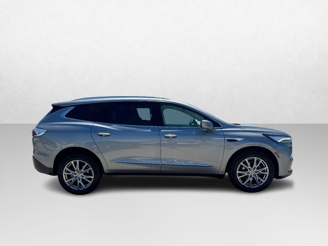 2023 Buick Enclave Essence thumbnail image 04