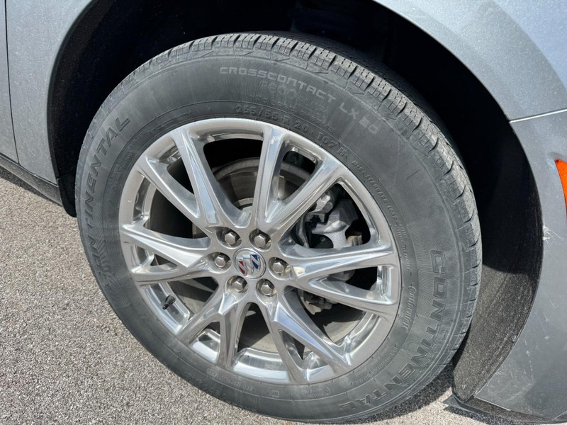 Buick Enclave Vehicle Full-screen Gallery Image 04