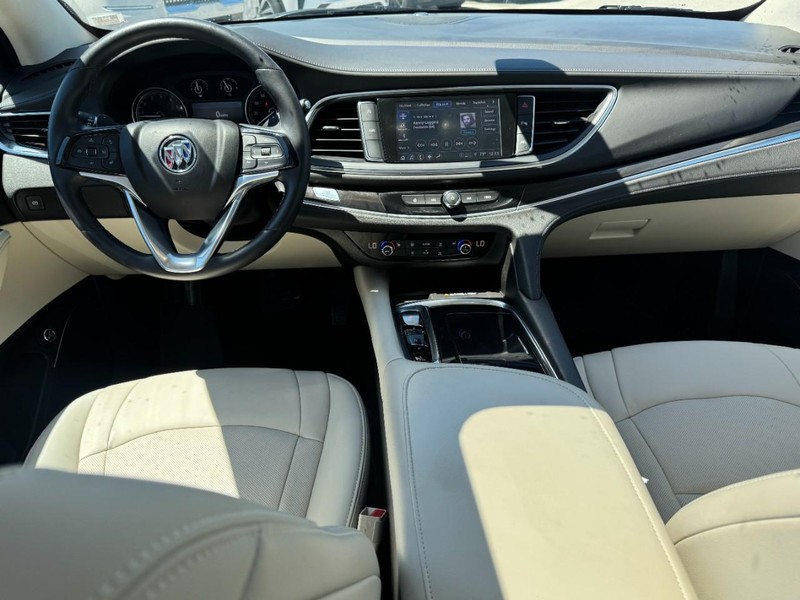 Buick Enclave Vehicle Full-screen Gallery Image 09
