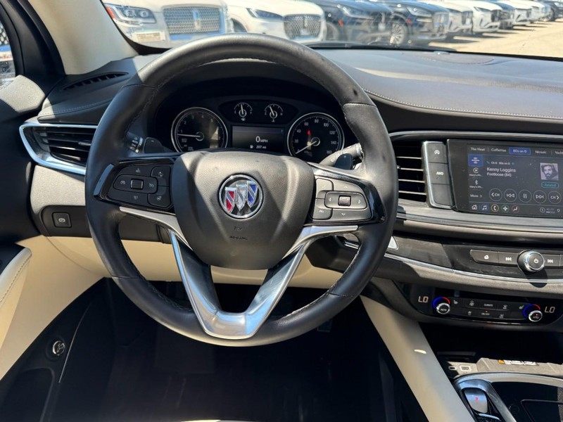 Buick Enclave Vehicle Full-screen Gallery Image 10