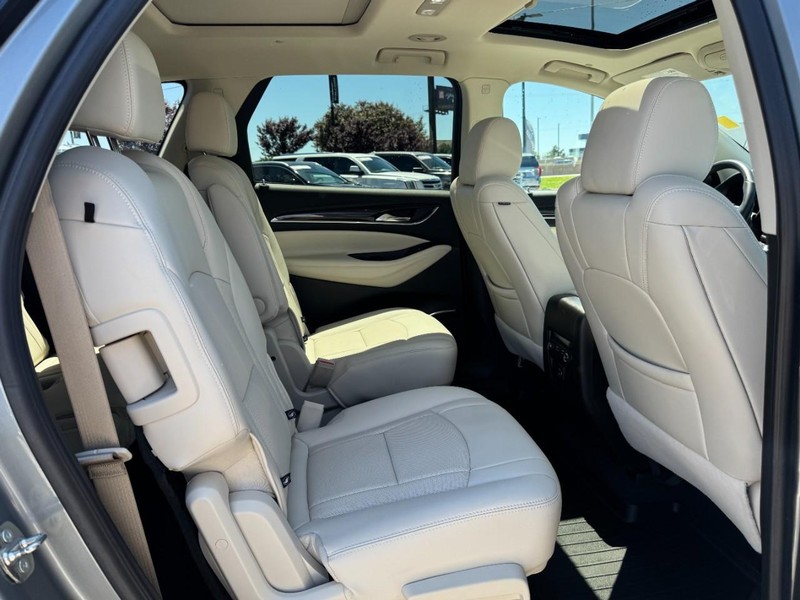 Buick Enclave Vehicle Full-screen Gallery Image 13