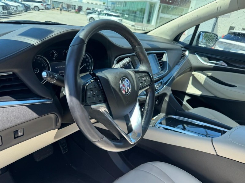 Buick Enclave Vehicle Full-screen Gallery Image 15