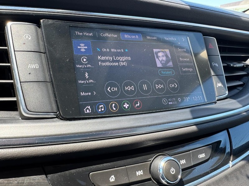 Buick Enclave Vehicle Full-screen Gallery Image 16