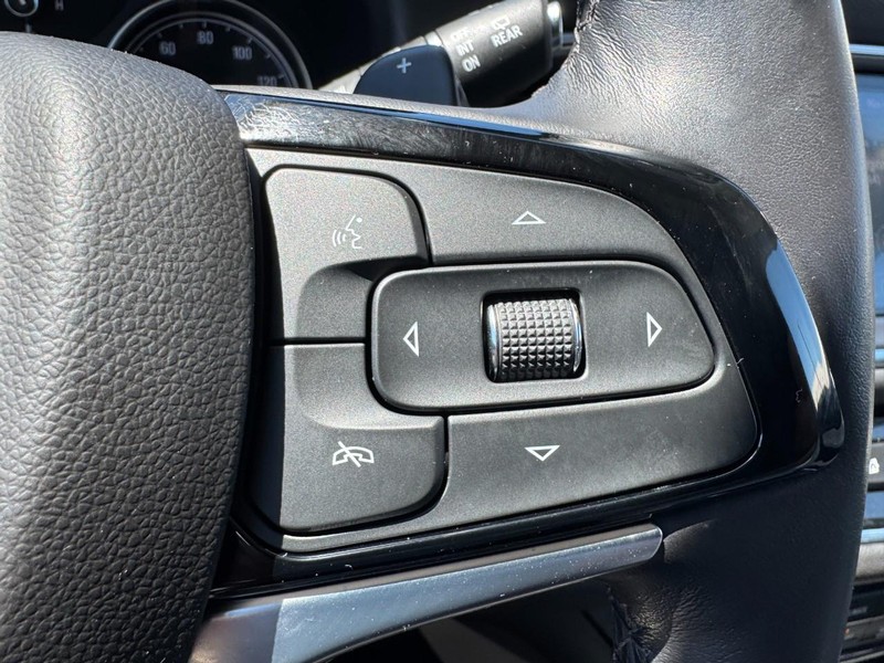 Buick Enclave Vehicle Full-screen Gallery Image 19
