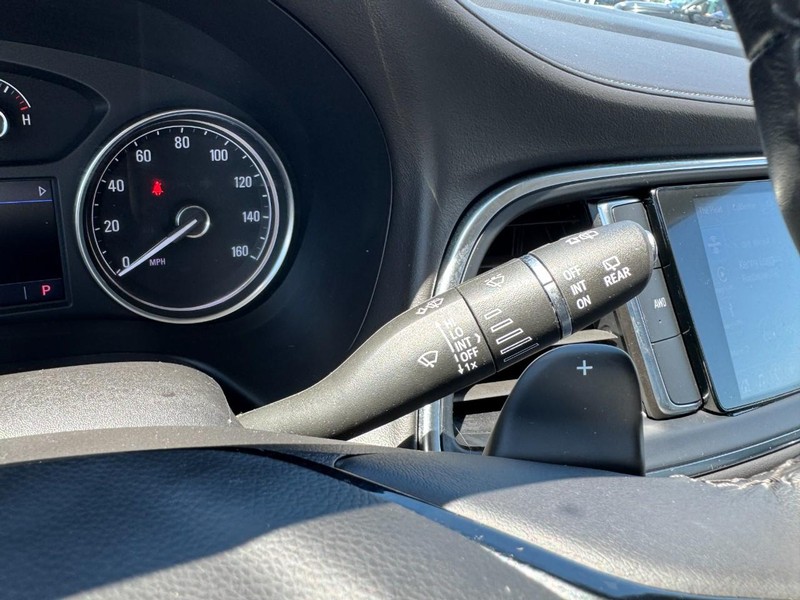 Buick Enclave Vehicle Full-screen Gallery Image 21