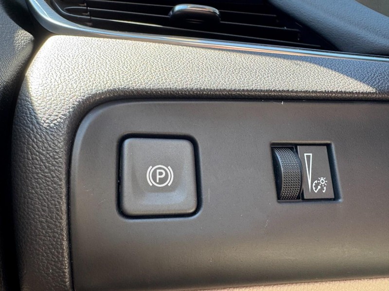 Buick Enclave Vehicle Full-screen Gallery Image 22