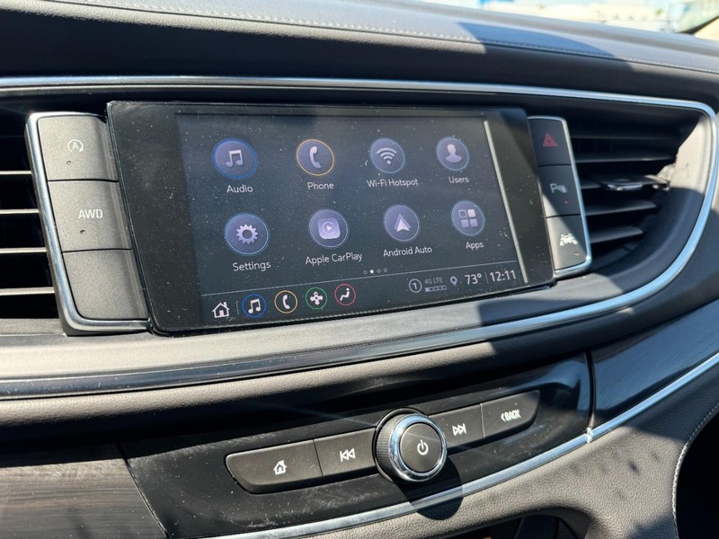 Buick Enclave Vehicle Full-screen Gallery Image 23