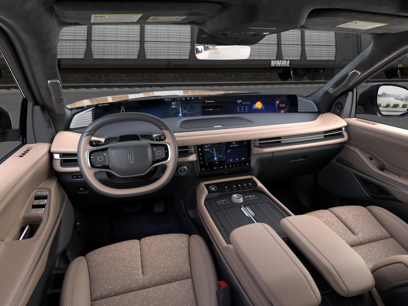 Lincoln Navigator Vehicle Full-screen Gallery Image 09