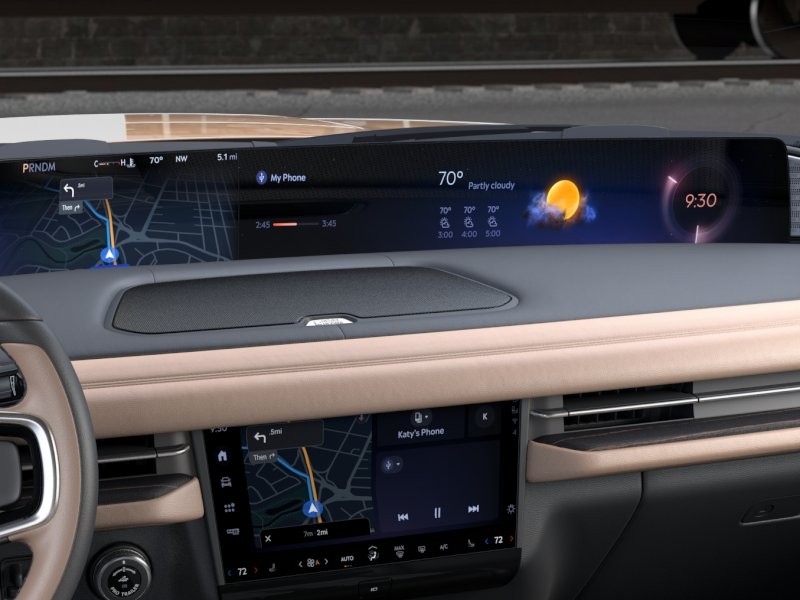 Lincoln Navigator Vehicle Full-screen Gallery Image 14