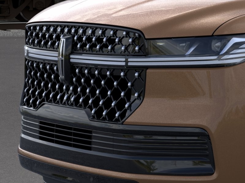 Lincoln Navigator Vehicle Full-screen Gallery Image 17
