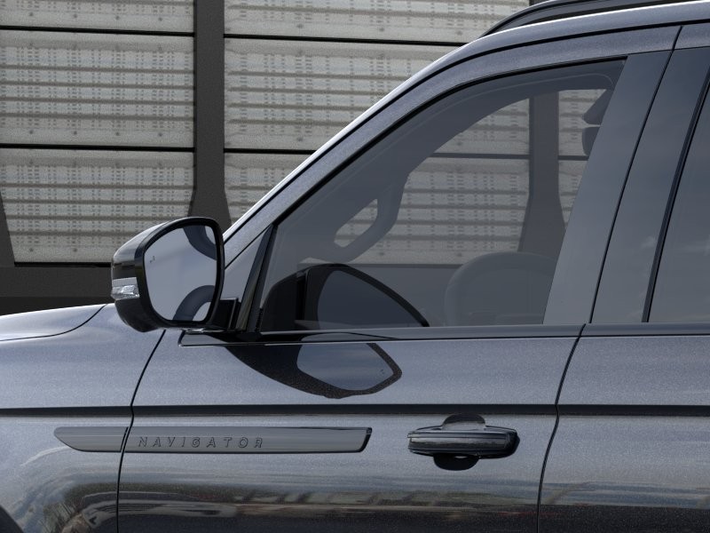 Lincoln Navigator Vehicle Full-screen Gallery Image 20