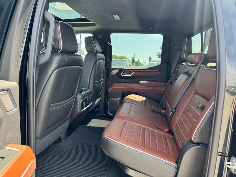 GMC Sierra 1500 Vehicle Full-screen Gallery Image 12