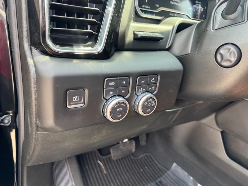 GMC Sierra 1500 Vehicle Full-screen Gallery Image 14